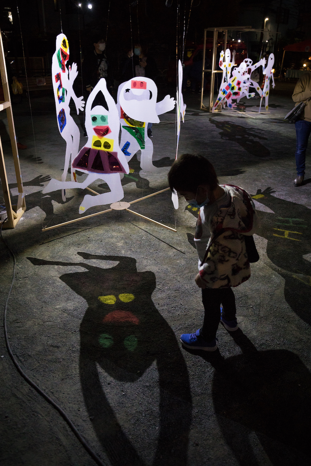 2021/10/30影のメリーゴランド | TSURUMI PUBLIC ART PROJECT
